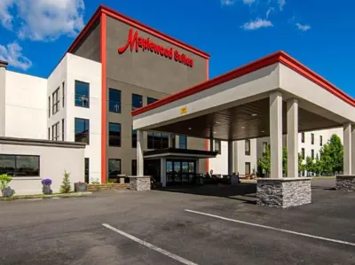 Holiday Inn & Suites - Syracuse/Airport Hotels in Salina