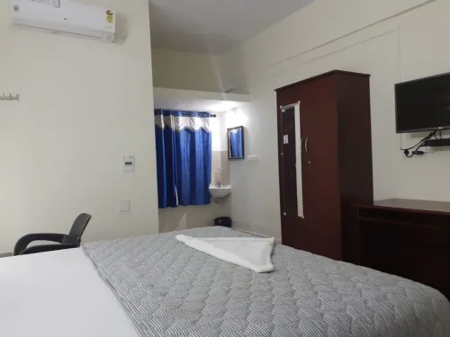 Hotel Paradise Inn فنادق في Thirumurugan Poondi