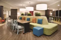 Home2 Suites by Hilton Iowa City-Coralville Các khách sạn ở Coralville