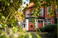Slottshotellet Annex Hotels in Ljungbyholm