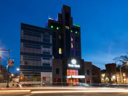 The One Boutique Hotel Отели рядом с достопримечательностью «Эверетт Чилдренс Адвенчер Гарден»