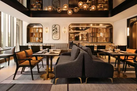 Hilton Singapore Orchard Отели рядом с достопримечательностью «Block 18 HDB Dover Crescent»