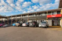 Econo Lodge - parking