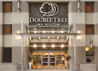 DoubleTree by Hilton Hotel & Suites Pittsburgh Downtown Các khách sạn gần Allegheny County Courthouse