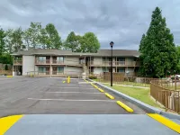 Quality Inn & Suites Mt Chalet - parking