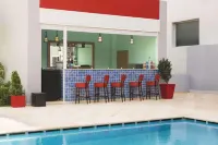 Ramada Encore by Wyndham Tangier - bar