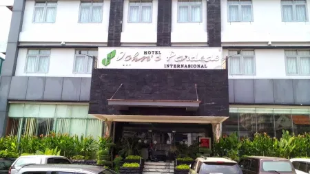 Johns Pardede International Hotel