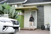 Shakilla House 1 Syariah Hotel dekat Alfamart Gandaria