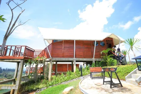 Glamping at Taman Wisata Alam Sevillage Puncak Отели рядом с достопримечательностью «Botanic Garden Cibodas»