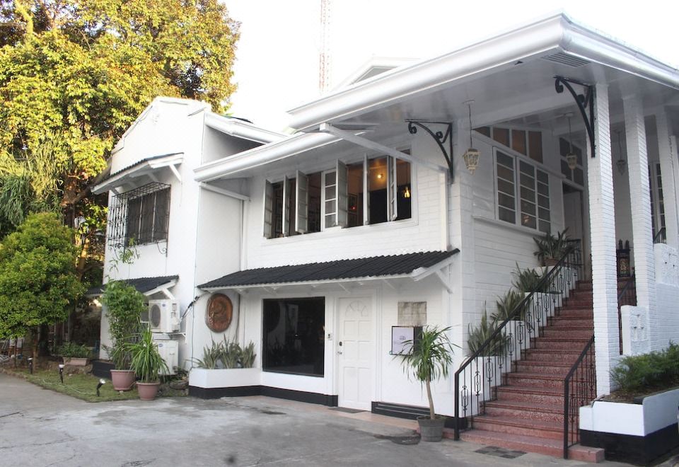The White B&B Bacolod - Housity