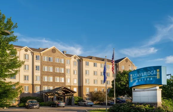 Staybridge Suites 密爾沃基機場南