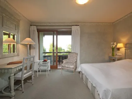 Marina Hotel am Starnberger See Отели в г. Мюнзинг