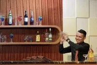 Rocky Plaza Hotel Padang - bar