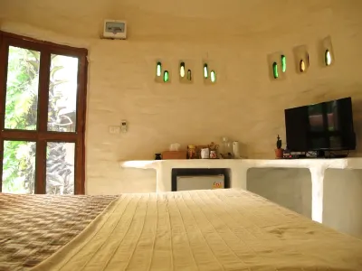 Pranberry Bed and Breakfast Hotels near AIS