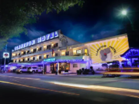 克拉克頓酒店 鄰近克拉克野生動物園和冒險公園的酒店