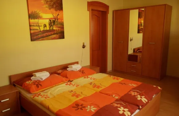 彭茲恩羅斯酒店