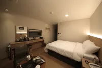 Harbor Hotel
