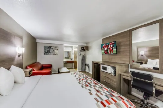 Ramada by Wyndham Medford Airport North