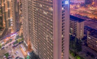 Starway Hotel (Nanchang Honggutan Green Space Twin Tower Wanda Plaza)