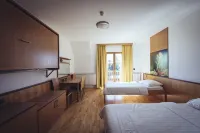 Pohorje Village Wellbeing Resort - Forest Hotel Videc Hotel di Spodnja Loznica