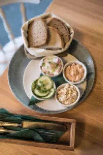 河畔諾瓦莫特瓦水療中心、泳池、健身房及停車場，市中心公寓 酒店