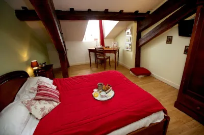 L'Alzire - Logis Auberge Culturelle Hotel a Creuse