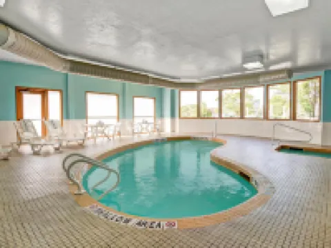 Super 8 by Wyndham Barrie South Hotels in Barrie