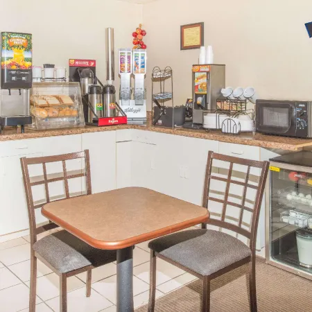 Travelodge by Wyndham Terre Haute