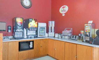 Super 8 by Wyndham Worthington Minnesota