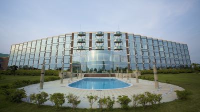 屋外プール スプリングゴルフ & アートリゾート淡路の写真