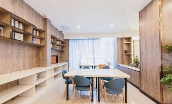 7 Days Premium (Guangzhou University of Chinese Medicine Sanyuanli Subway Station)