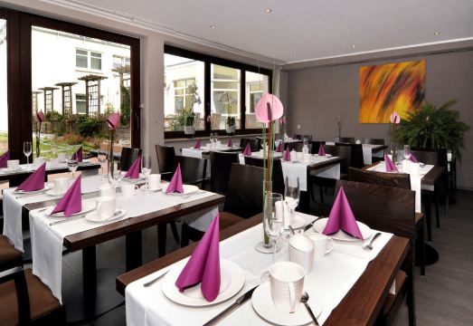 1. 호텔 슈바이처 ..