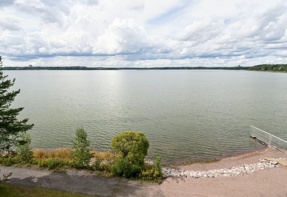 힐튼 헬싱키 카라스타자토르파의 아름다운 로비