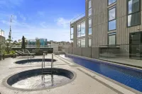 Melbourne City Apartment Hotel - piscina