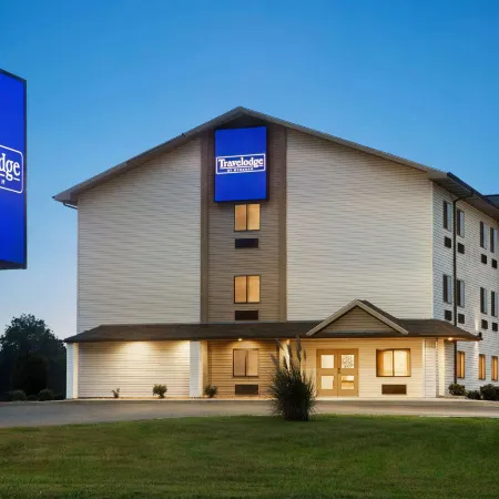 Travelodge by Wyndham Livonia