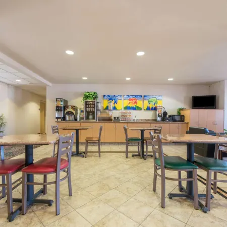 Microtel Inn & Suites by Wyndham Altus Отели в г. Алтус