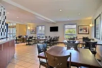 Super 8 by Wyndham Trois-Rivieres - 2-Star