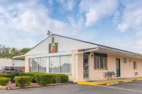 Super 8 by Wyndham Centerville-Richmond Hotel in zona Cope Environmental Center