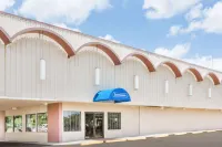 Travelodge by Wyndham Shreveport La