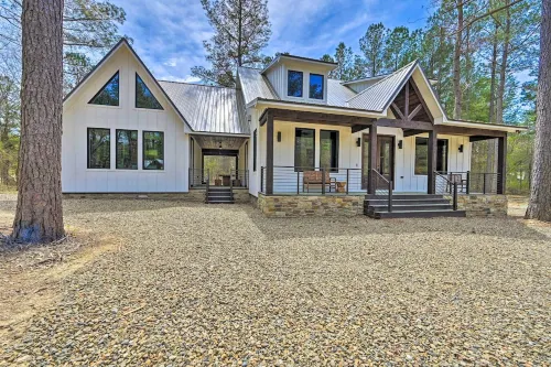 Private Hot Tub, Outdoor Fireplace: Broken Bow Gem - parking