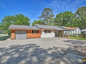 Remodeled Hot Springs Home: Walk to Oaklawn Racing