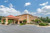 Comfort Inn & Suites Oxford South Hotel dekat Oxford Downtown Mall