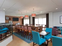 希爾頓歡朋飯店-布盧明頓 - 早餐