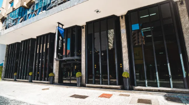 古裡提巴中央斯拉維耶羅飯店