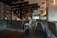 Sutton Place Hotel Revelstoke Mountain Resort - bar