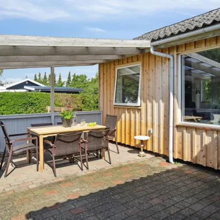 "Henric" - 500m from the Sea