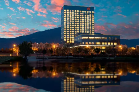 Sheraton Qingdao Licang Hotel Отели рядом с достопримечательностью «Ocean University of China Laoshan Campus»