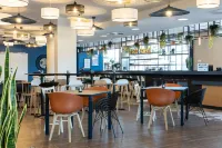Hampton by Hilton Tours Centre - bar