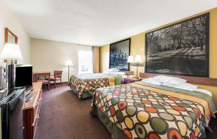 Super 8 by Wyndham Shepherdsville / Louisville South I65