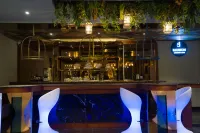 Hotel Clarks Inn Suites Kangra - bar